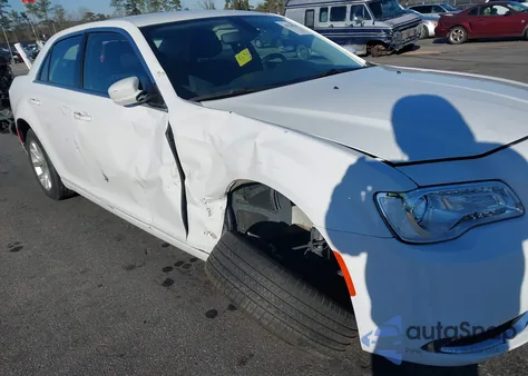 2023 Chrysler 300 Touring z USA, uszkodzony, nr VIN 2C3CCAAG9PH538356